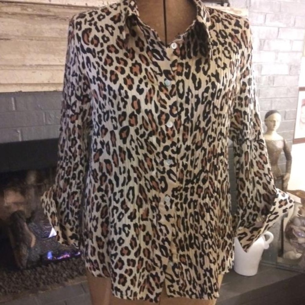 Button up Cheetah print shirt!!